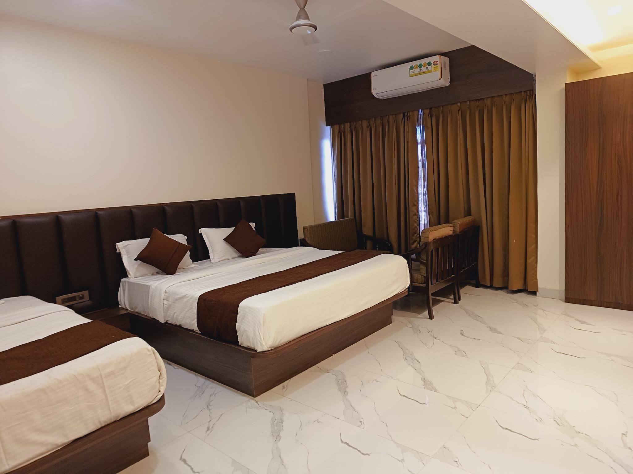 Hotel Kohinoor Plaza Executive AC Room with City View 2