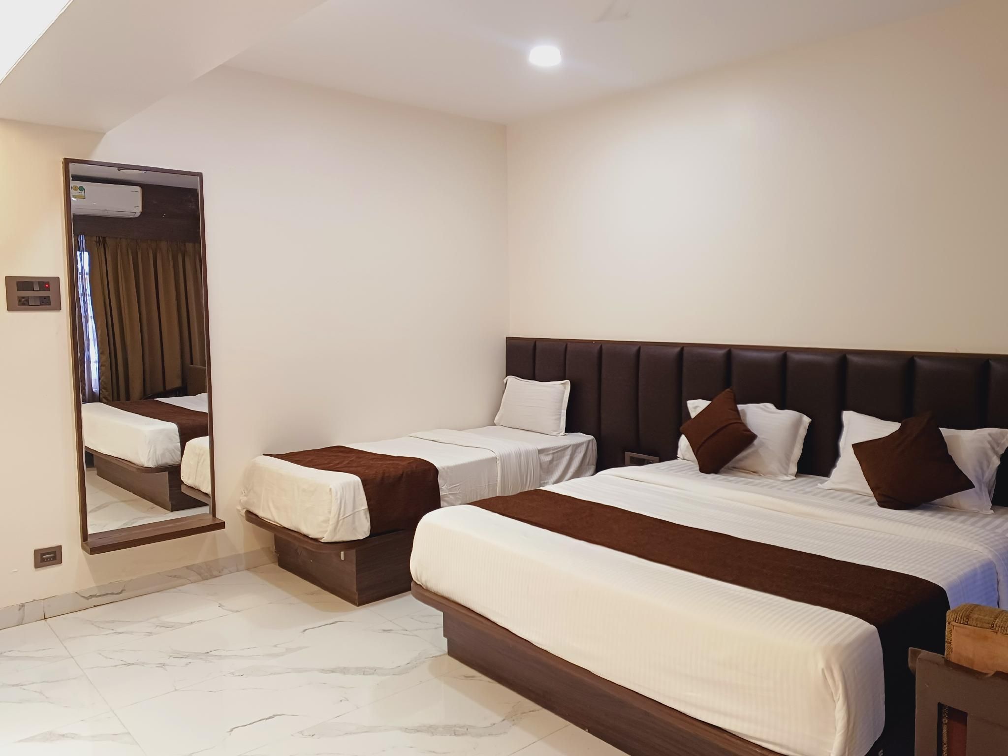 Hotel Kohinoor Plaza Executive AC Room with City View