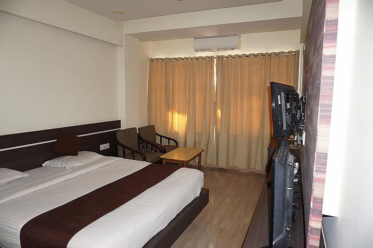 Hotel Kohinoor Plaza Executive AC Room with City View 5