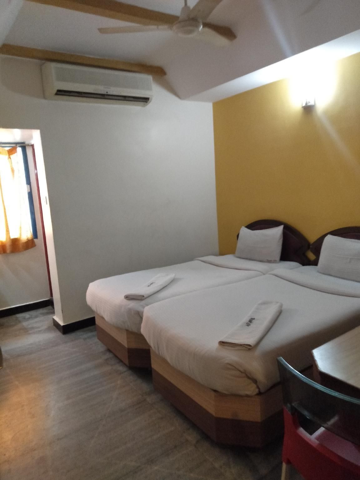 Double Bed ,Air Conditioning ,Cable Tv,Private Bathroom