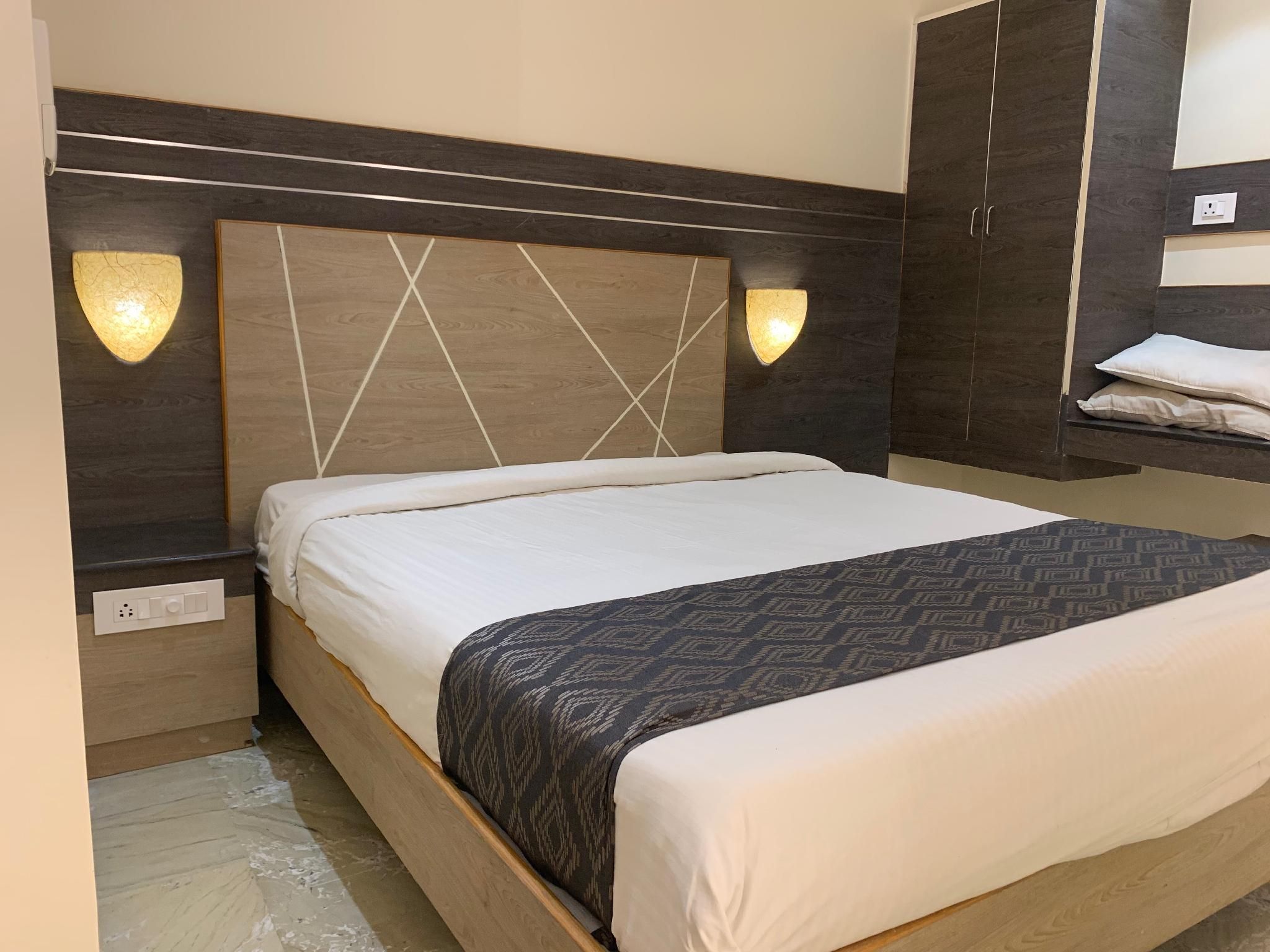 Deluxe - Air Conditioning