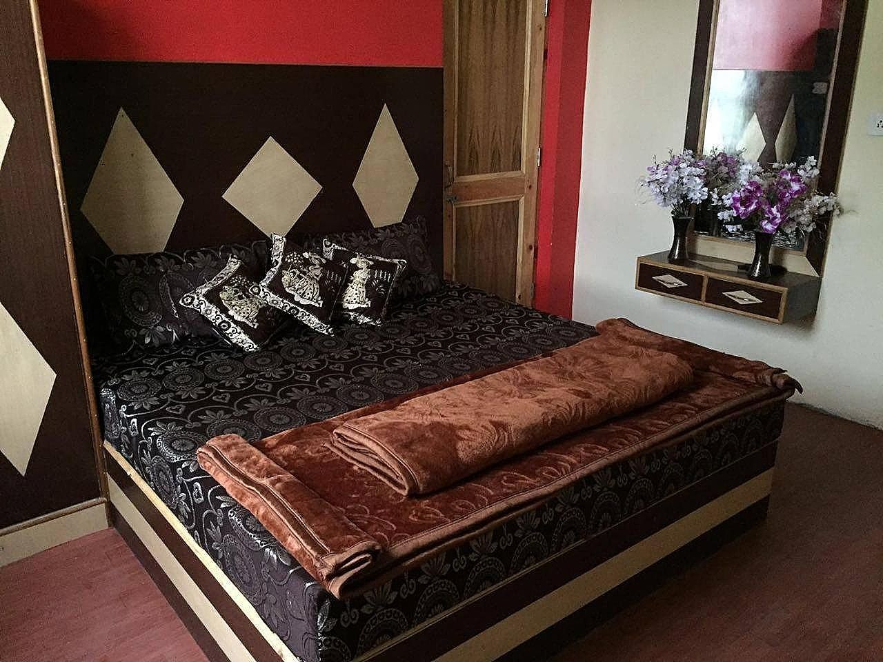 indian backpackers hostel Deluxe Room 3