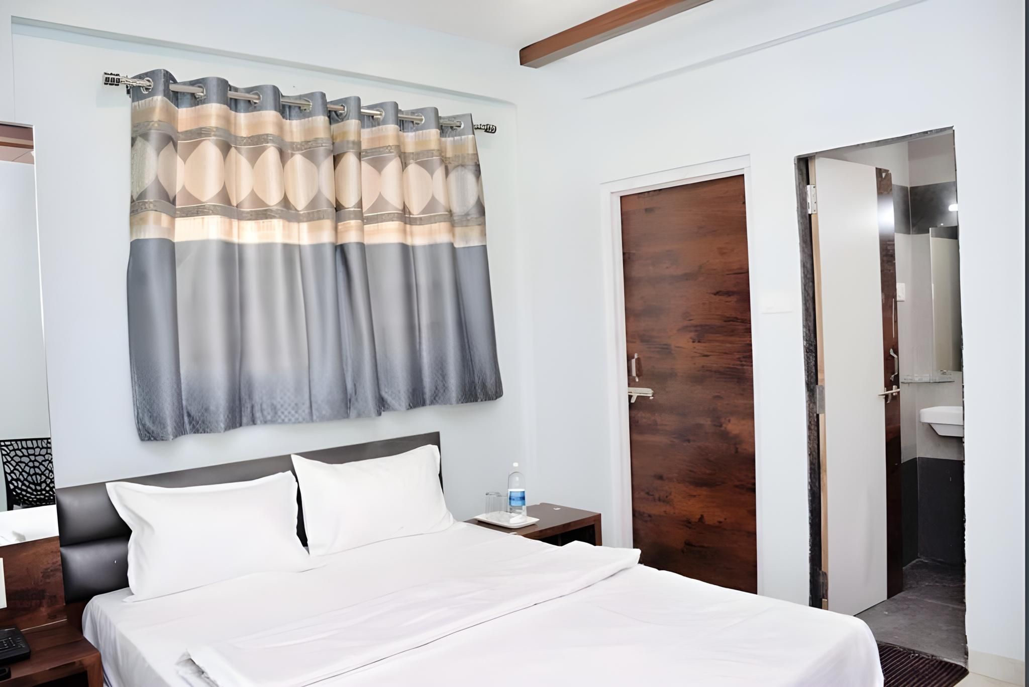 Deluxe Room with No Air Conditioning