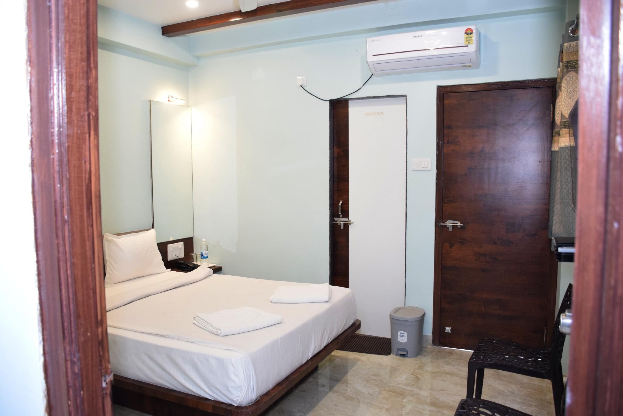 Deluxe AC Room