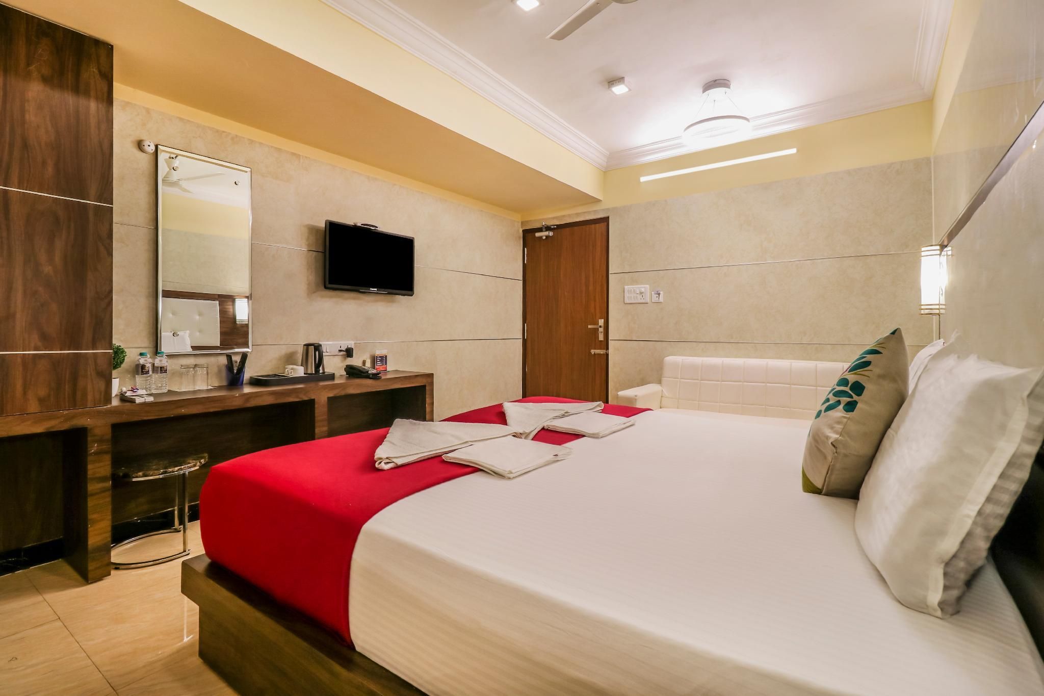 Hotel SSK Grand - Kanchipuram Deluxe Room