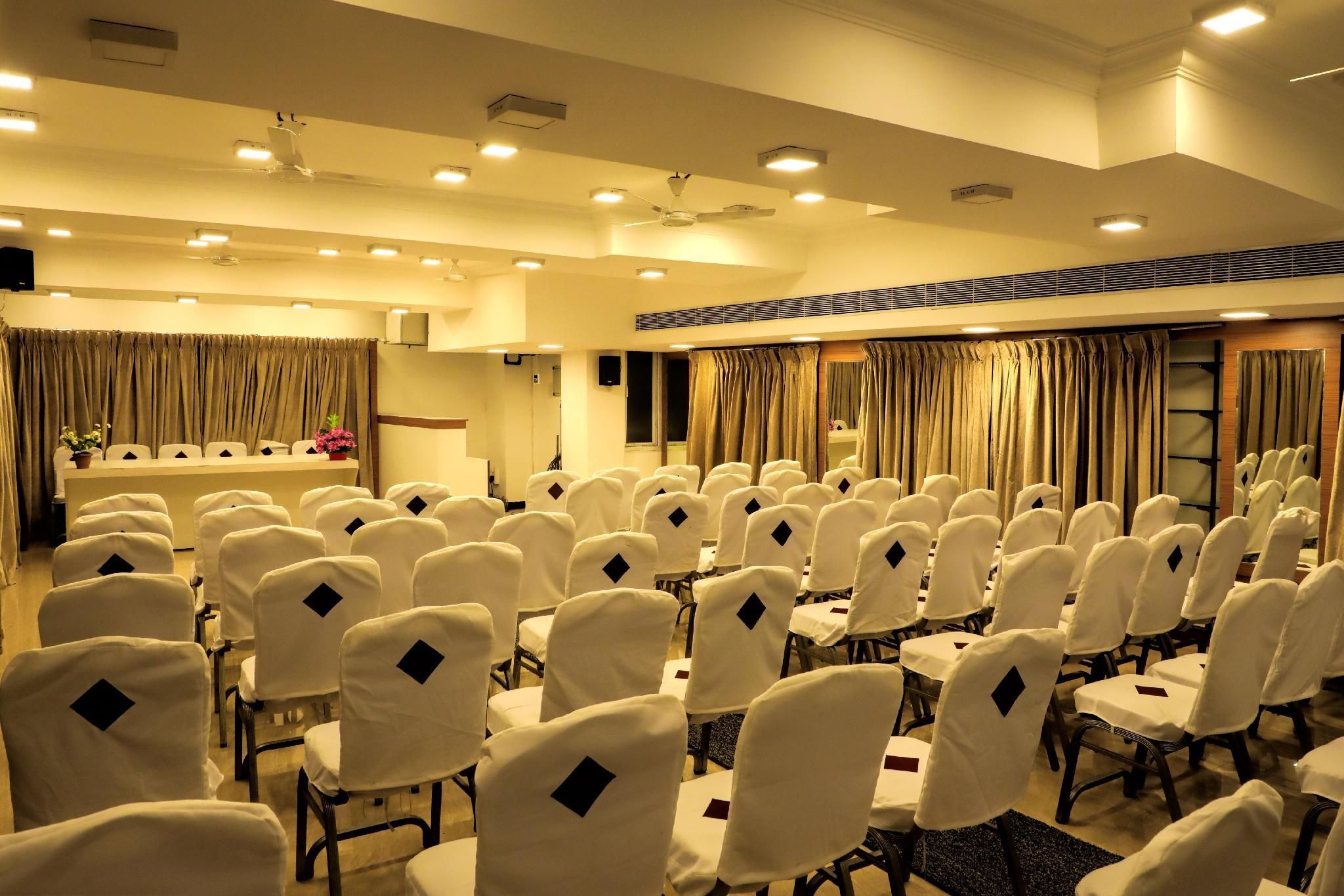 Hotel SSK Grand - Kanchipuram ballroom 2