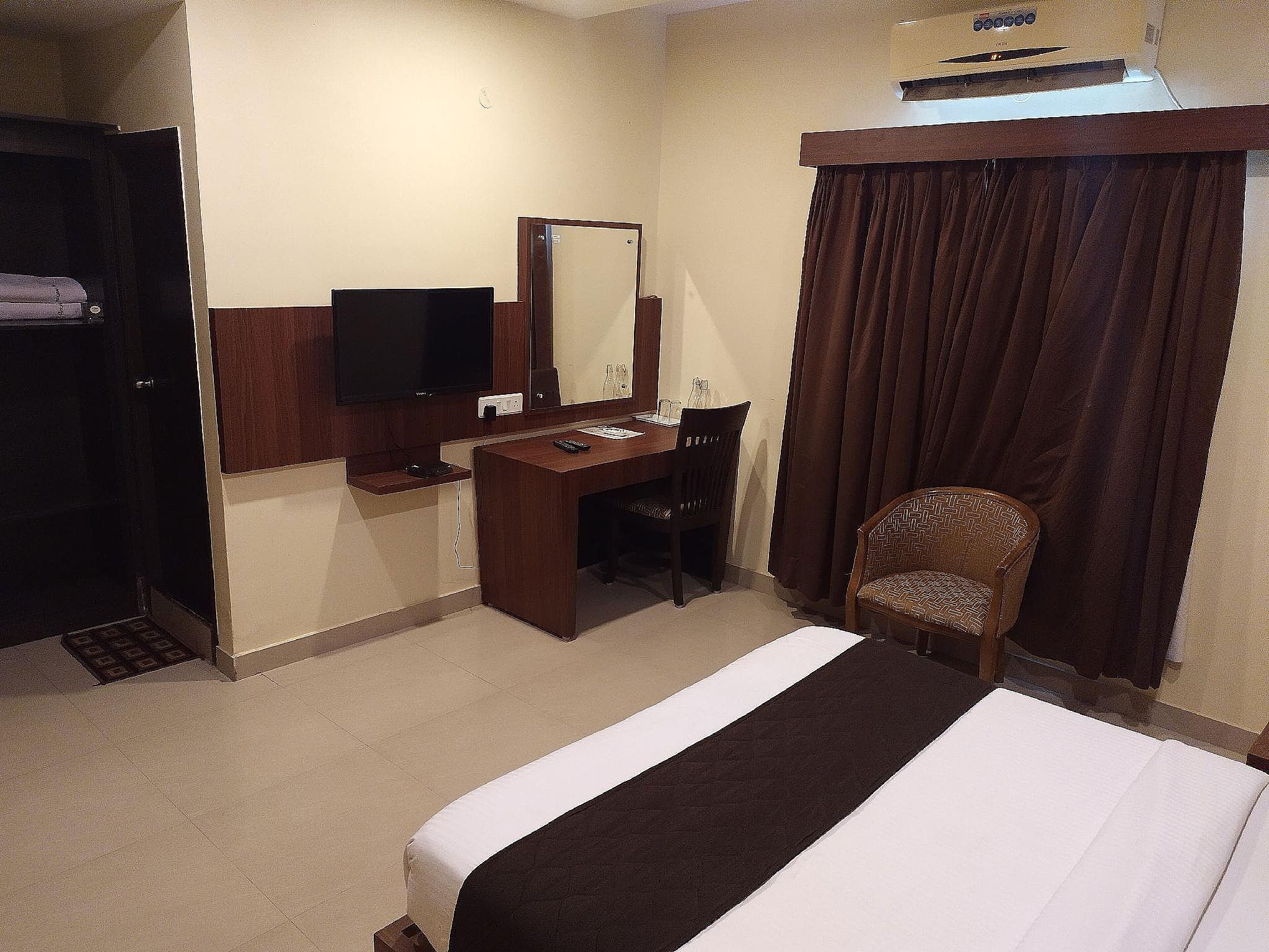 Deluxe Double Room, 1 Queen Bed, City View