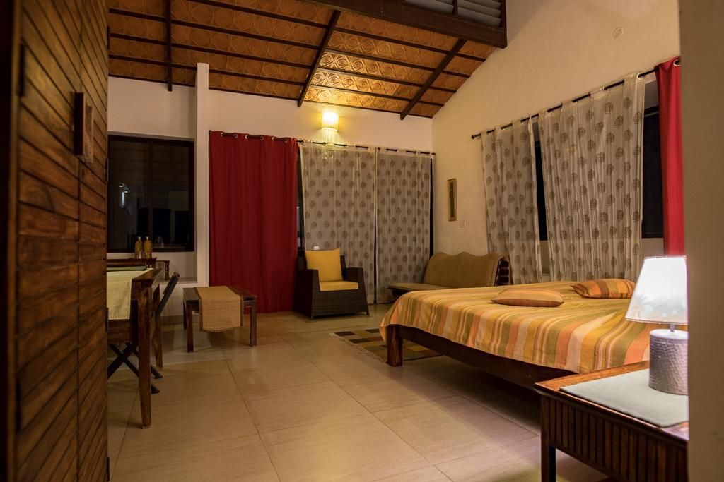 Dhole's Den Habitat Room