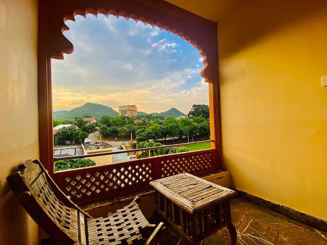 Queen room with mountain view
