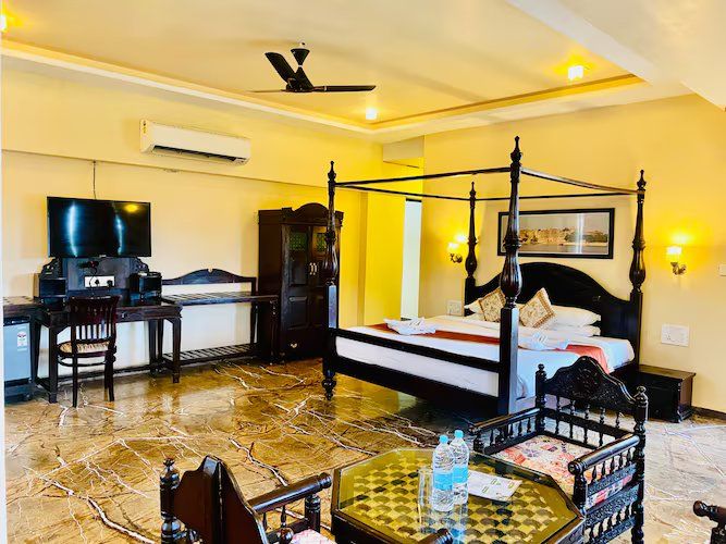 Suite Room with mountain view