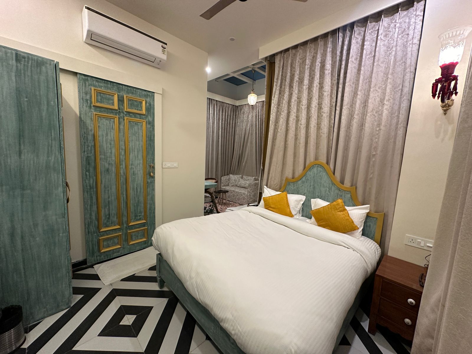 Classic Deluxe Room