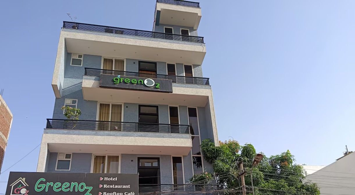 Hotel Greenoz, Restaurant & Rooftop Cafe