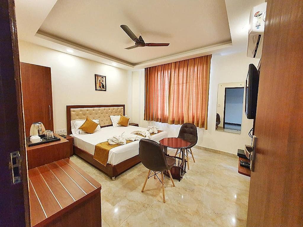 The Park Residency Comfort Room 4