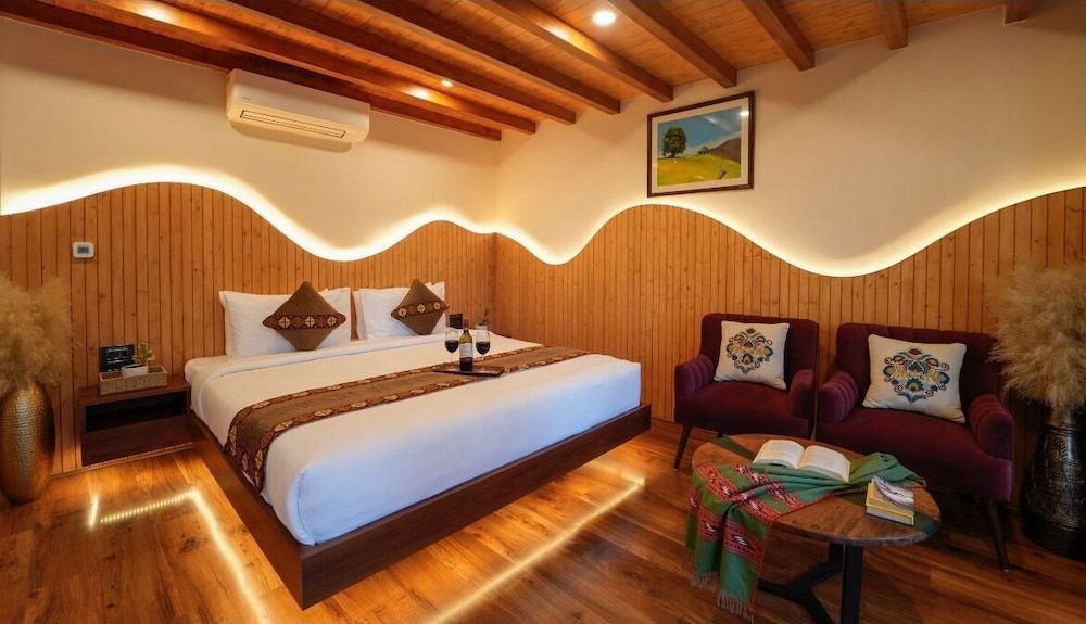 Luxury Room, Balcony, Hill View