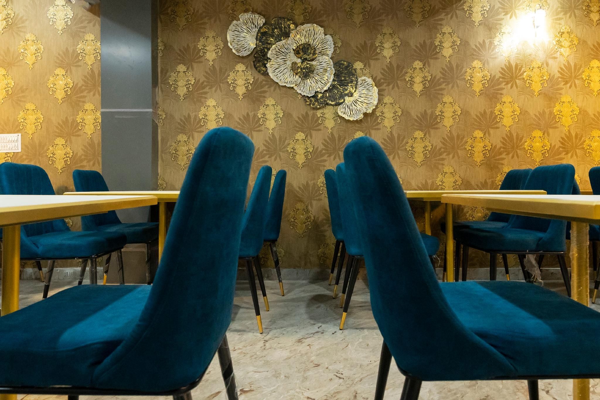 FabHotel Noida Business Suites