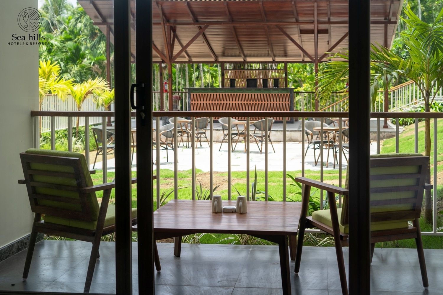 La Bougainvillea with Bathtub Room