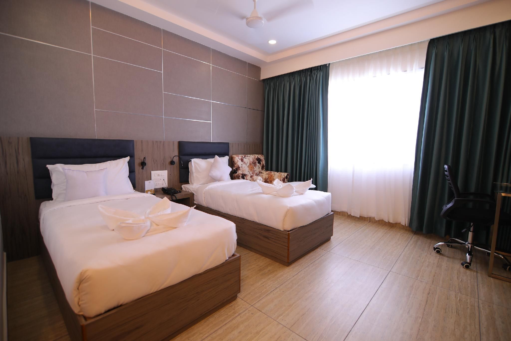 Hotel Vaibhav Inn Standard Room 4