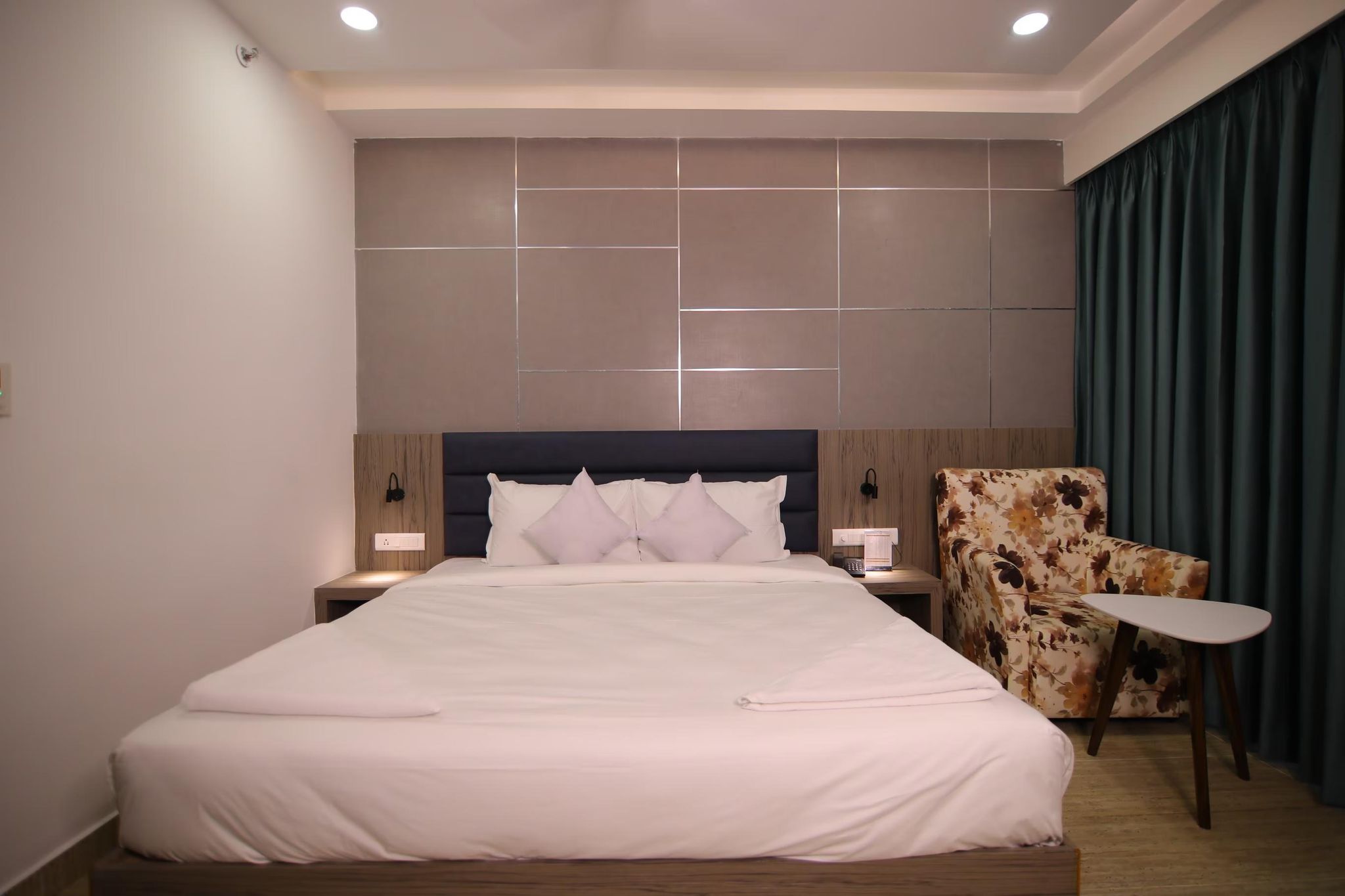 Hotel Vaibhav Inn Standard Room 9