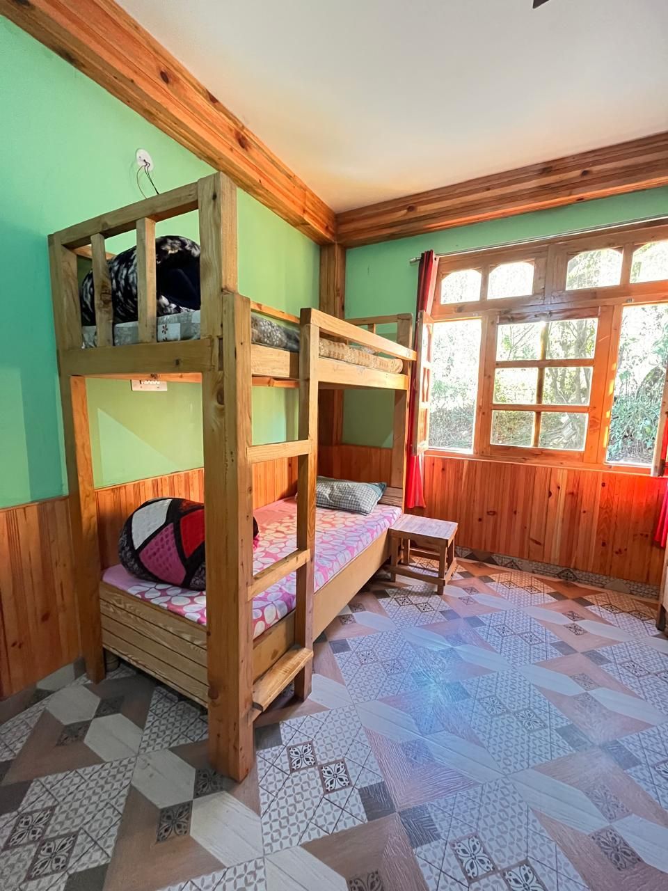 6 Bed Mixed Dormitory Room - Backpacker