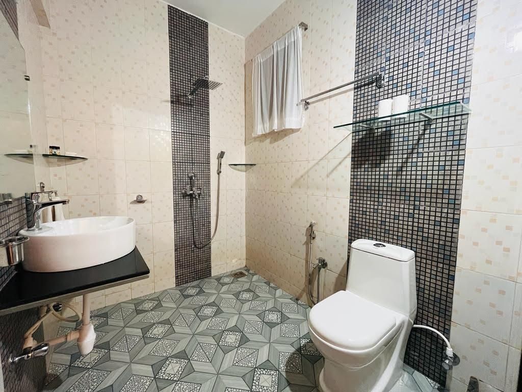 Deluxe Room with Sea View and Balcony