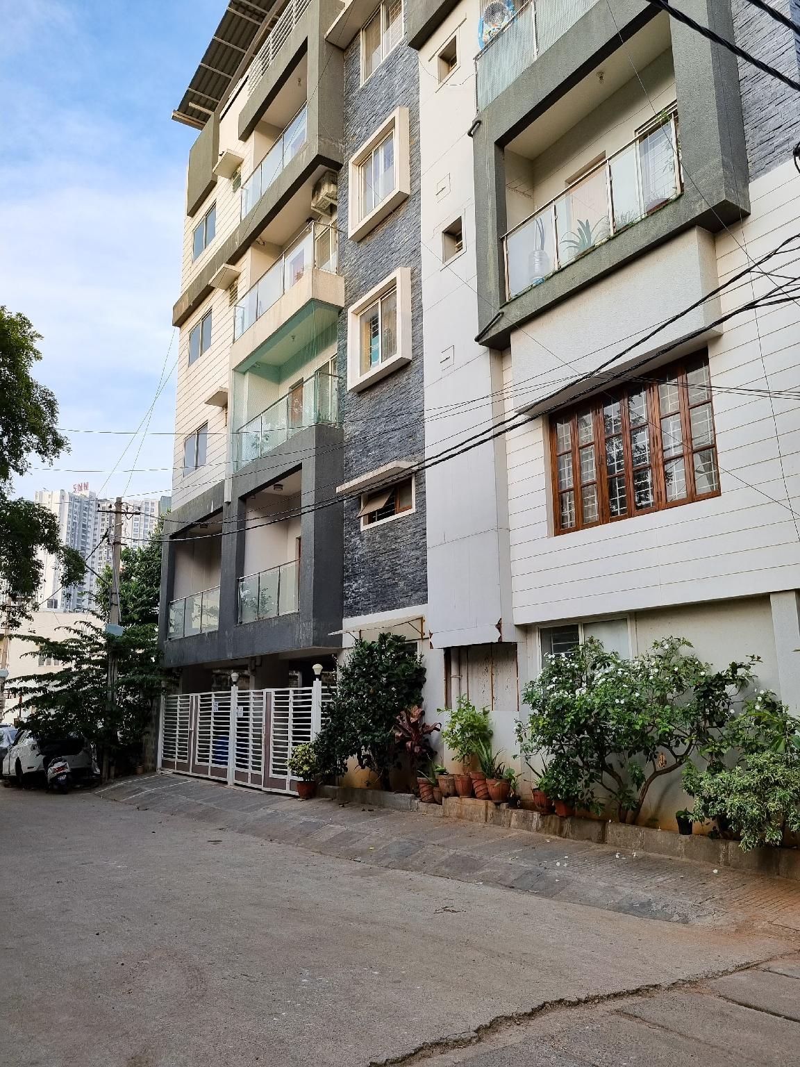 StayMazing 1,2 & 3 BHK A/C Apartments in Hebbal