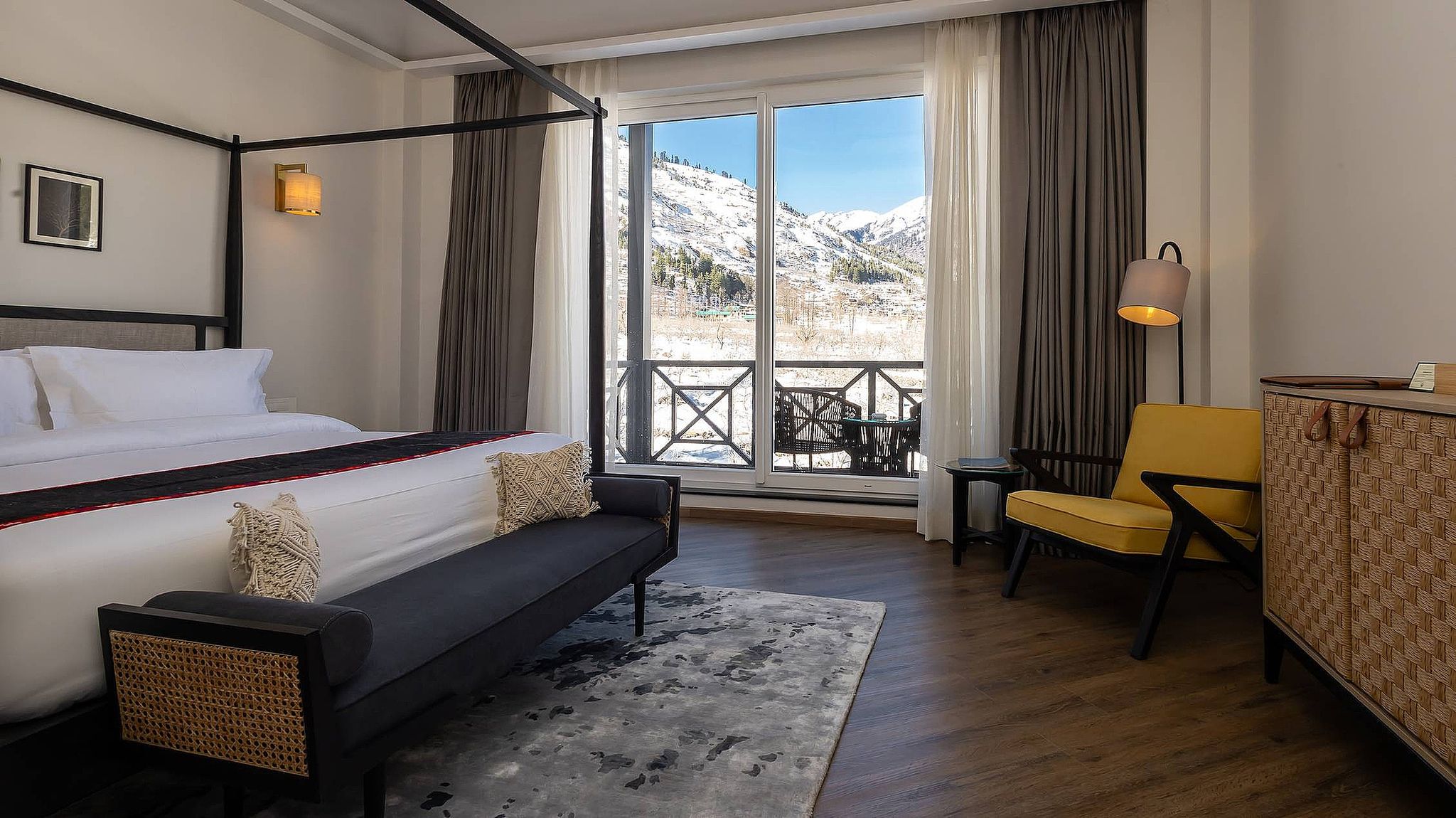 Classic Silver with Balcony and Mountain View