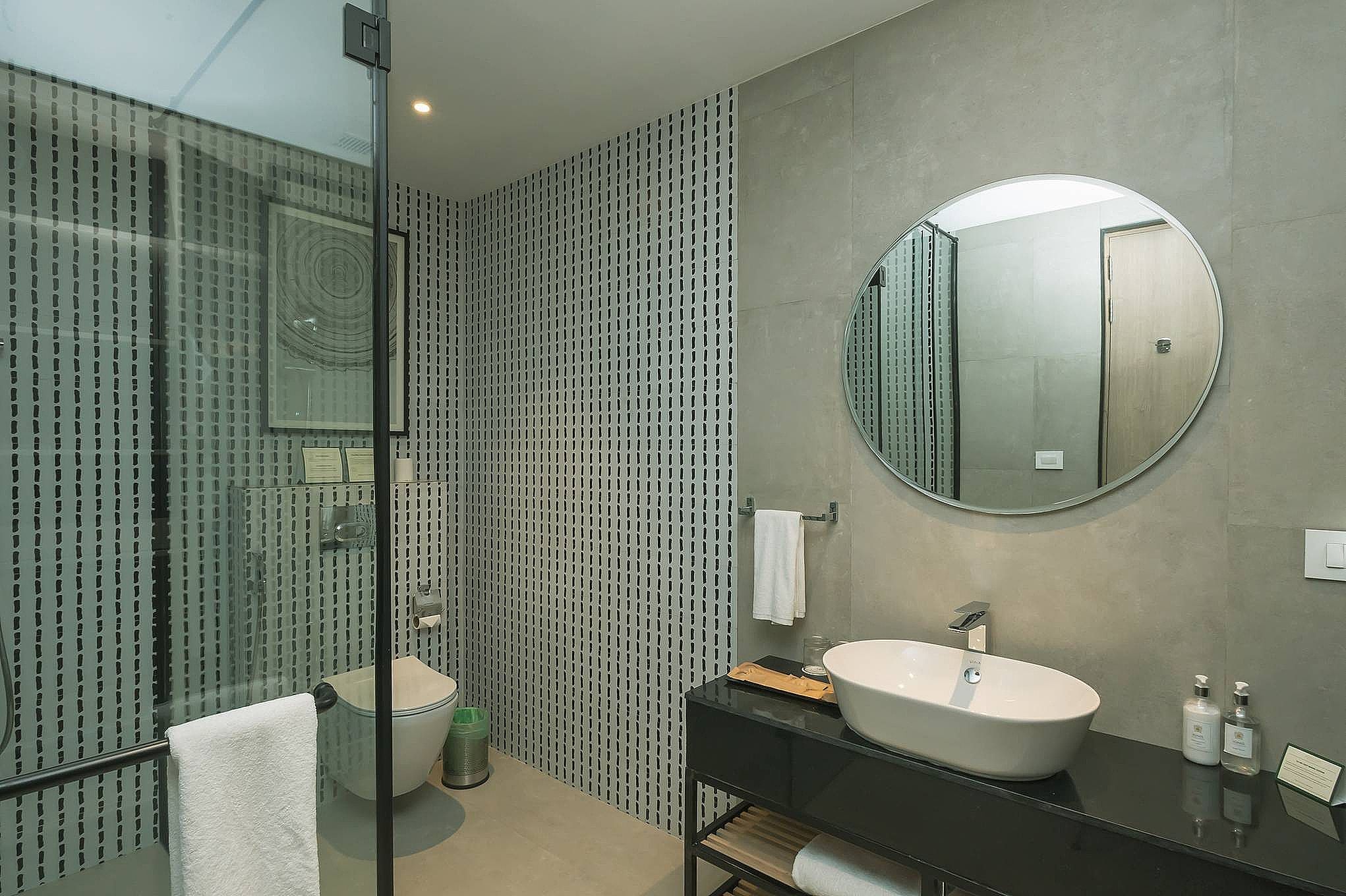 Suite with Balcony and Mountain View