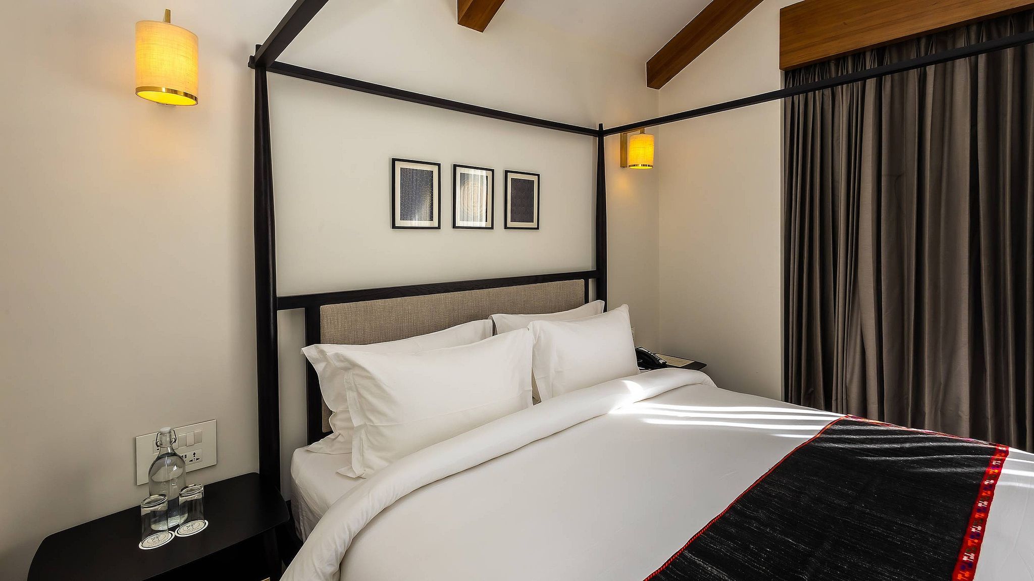 Suite with Balcony and Mountain View