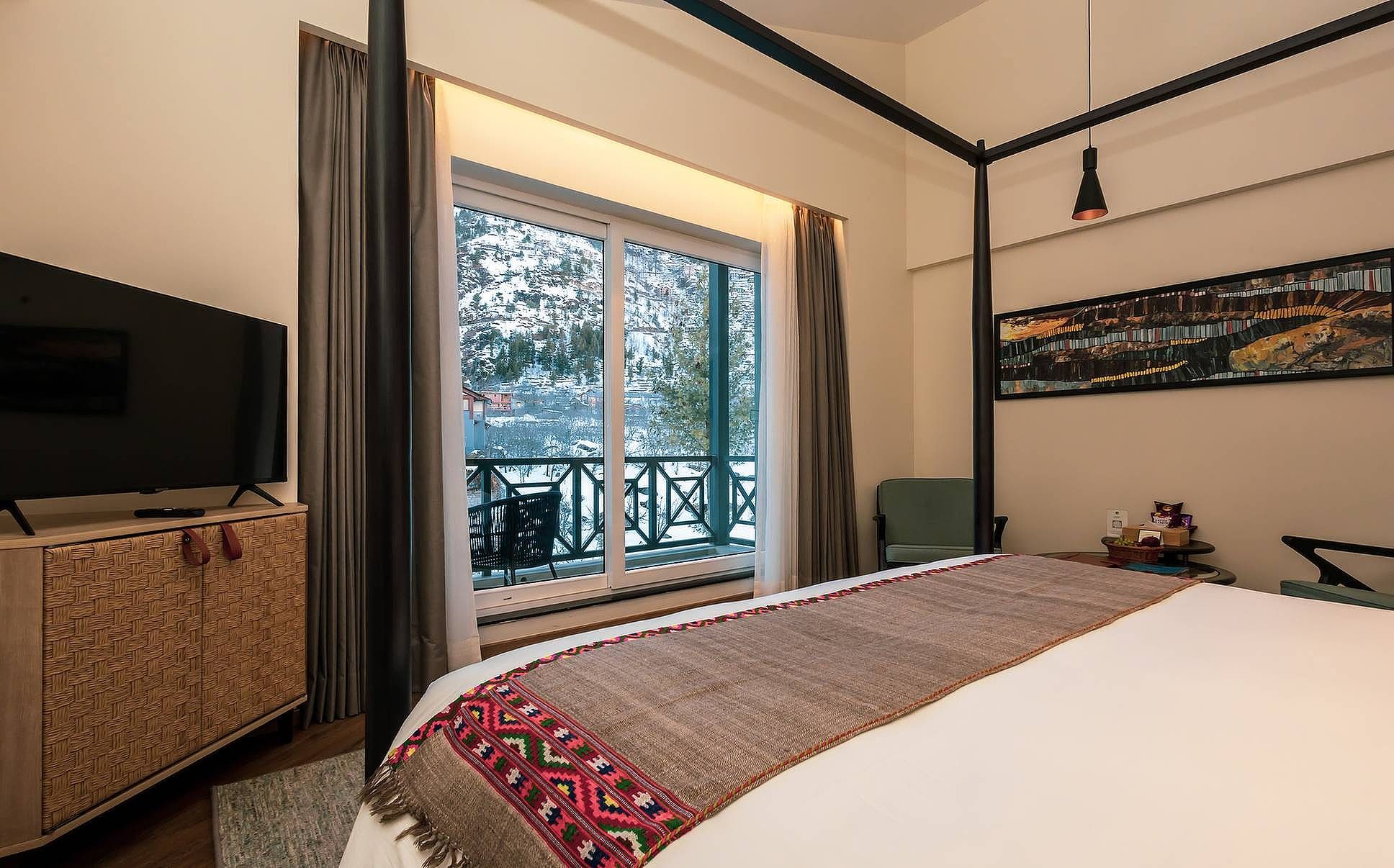 Premium Room with Balcony and Mountain View