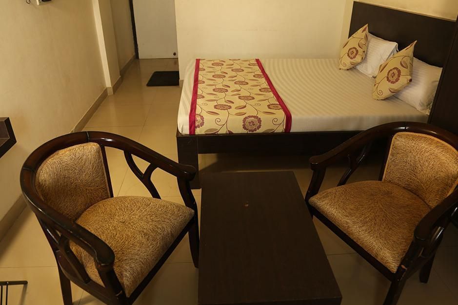 Deluxe Double Bed non AC Room