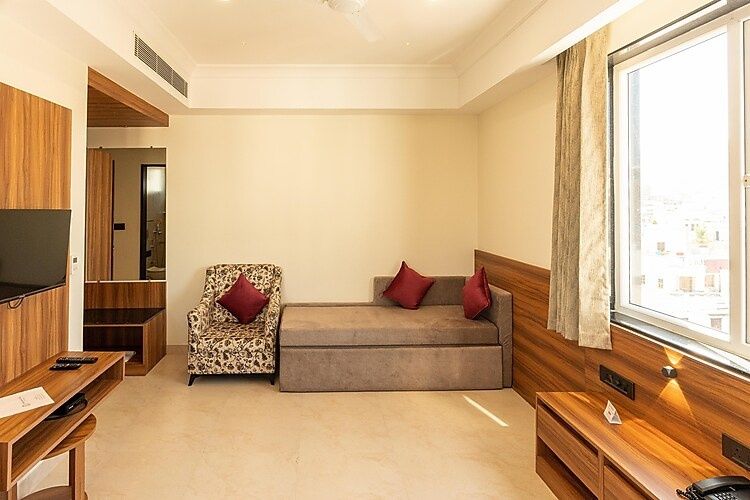 Hotel Raghunandan Palace Family Room 4