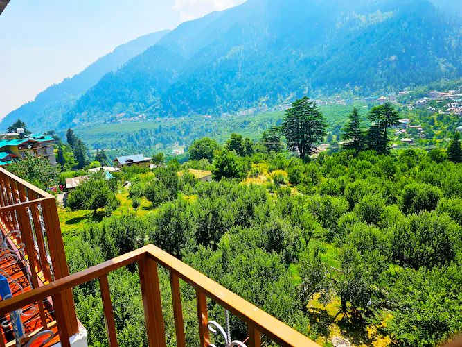 Hotel Marina Heights Deluxe Room Mountain View with Private Balcony 2