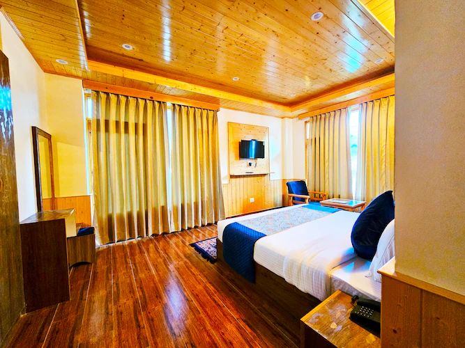 Hotel Marina Heights Deluxe Room Mountain View with Private Balcony