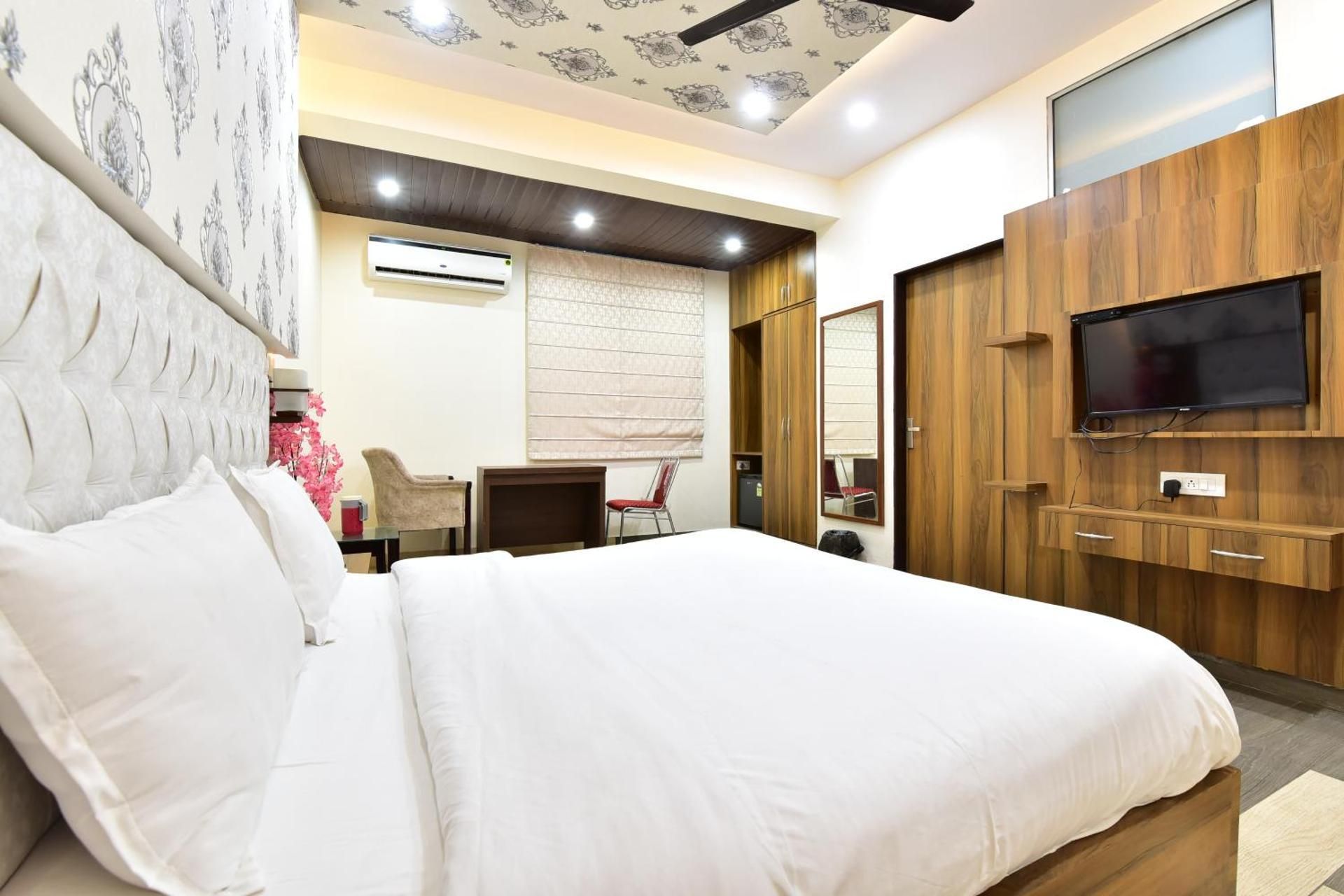 Hotel Signature Prime Vaishali Nagar Jaipur Deluxe Room 3