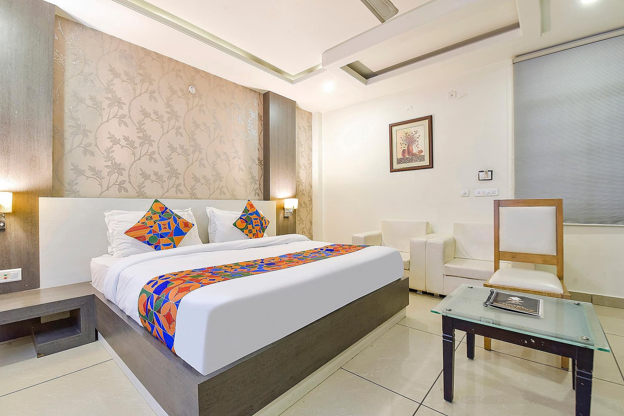 FabHotel Signature Inn Deluxe Room 2