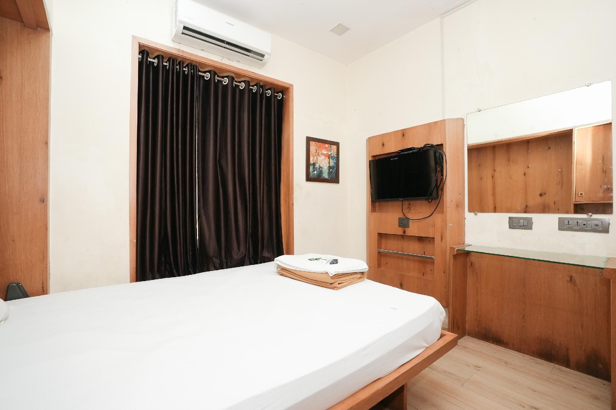 Hotel Elegance Nx Deluxe AC Room 3