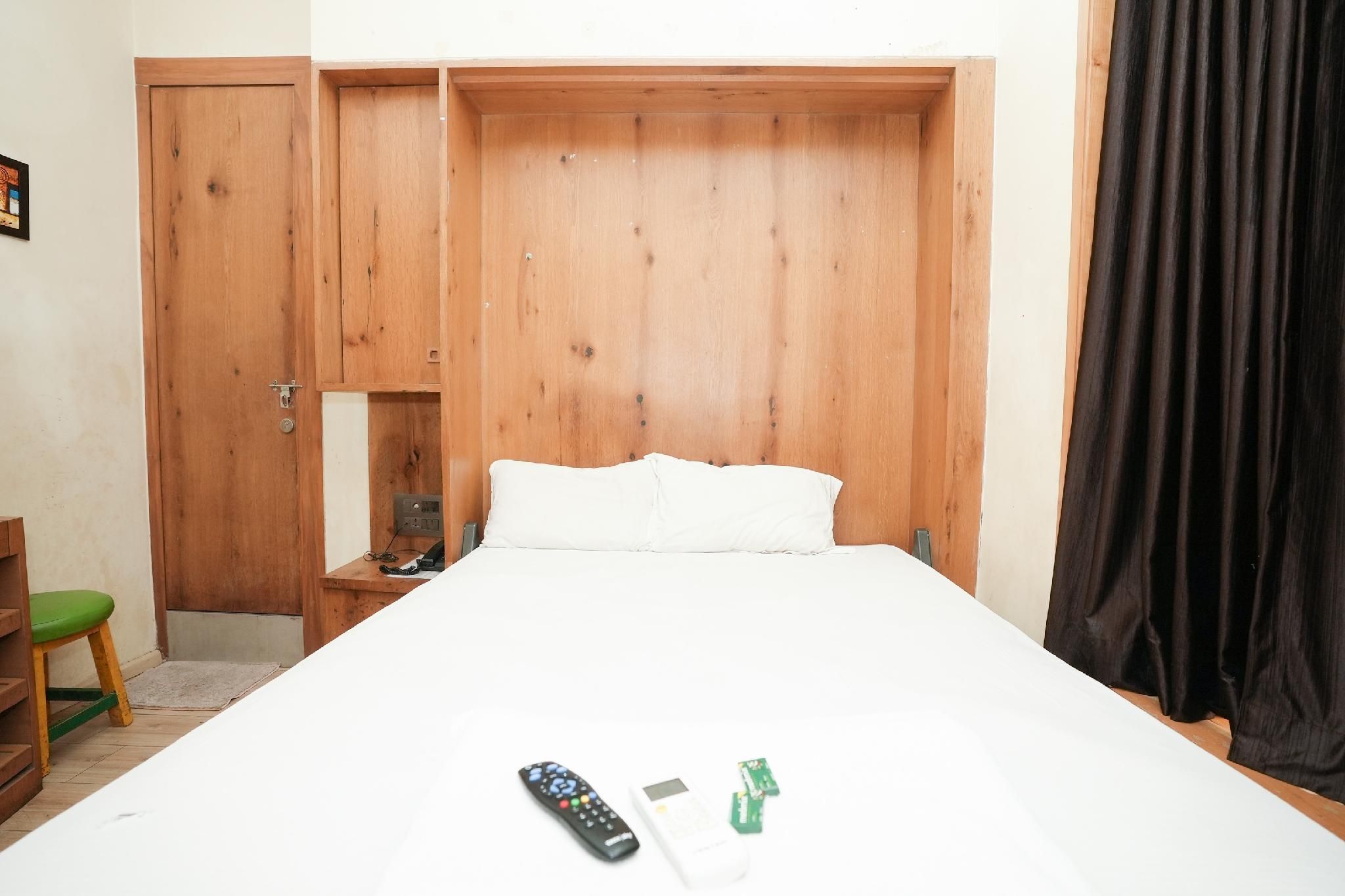 Hotel Elegance Nx Deluxe AC Room