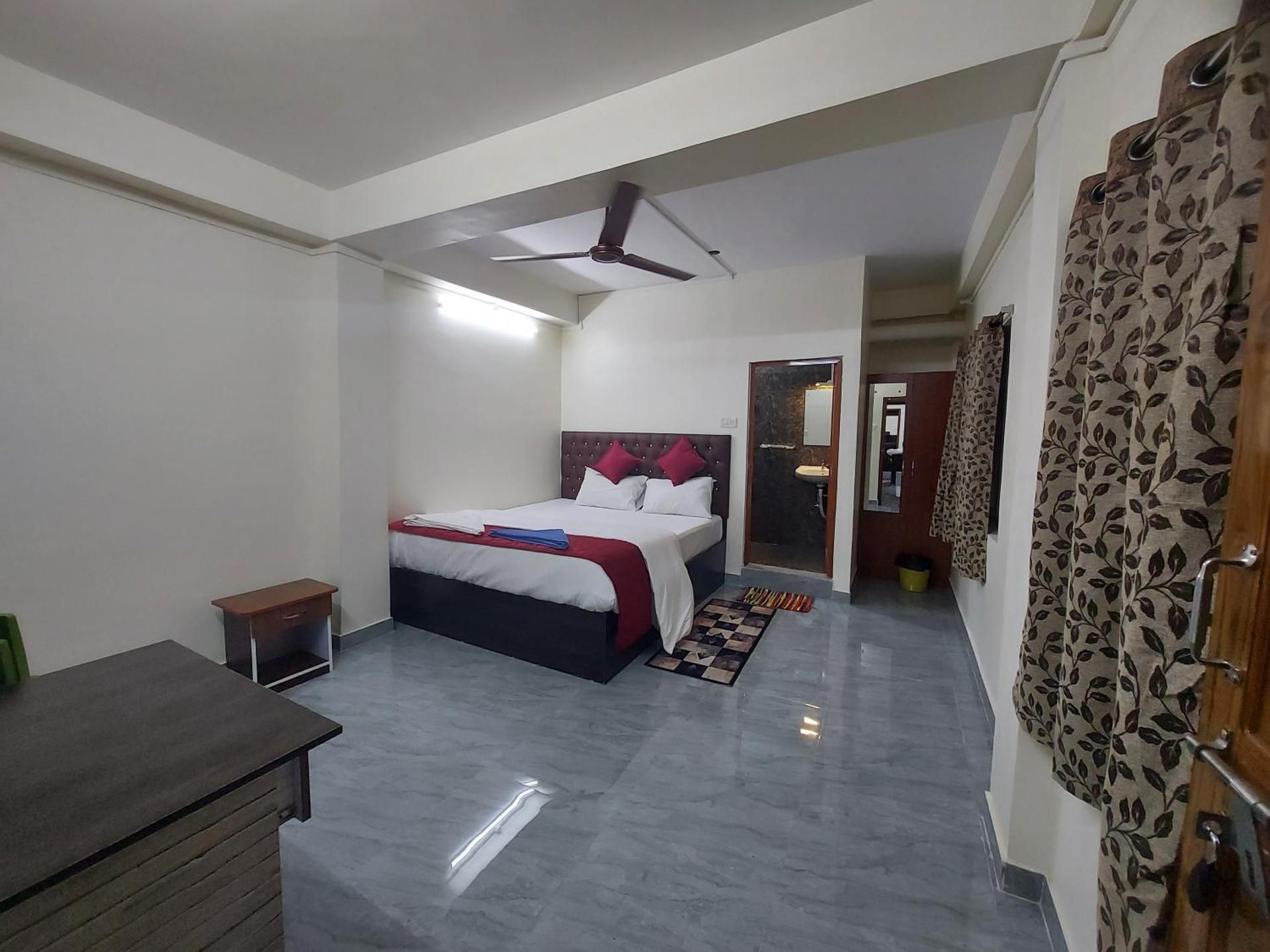 Deluxe Double Bed with Breakfast