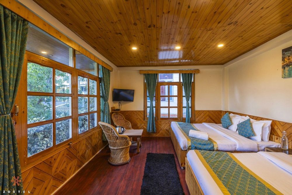 Zostel Old Manali Deluxe Private Cottage 3