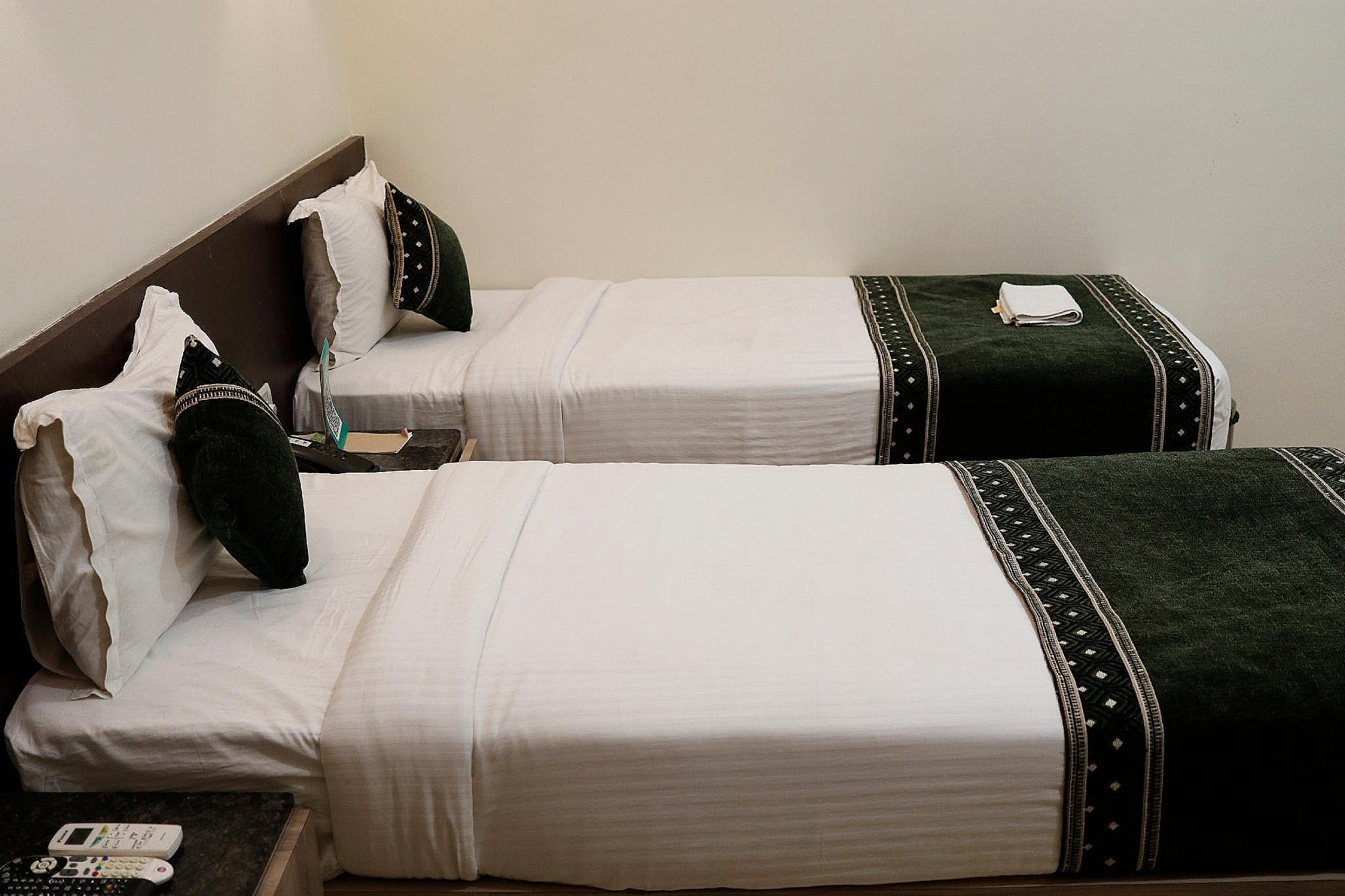 1 Twin Bed