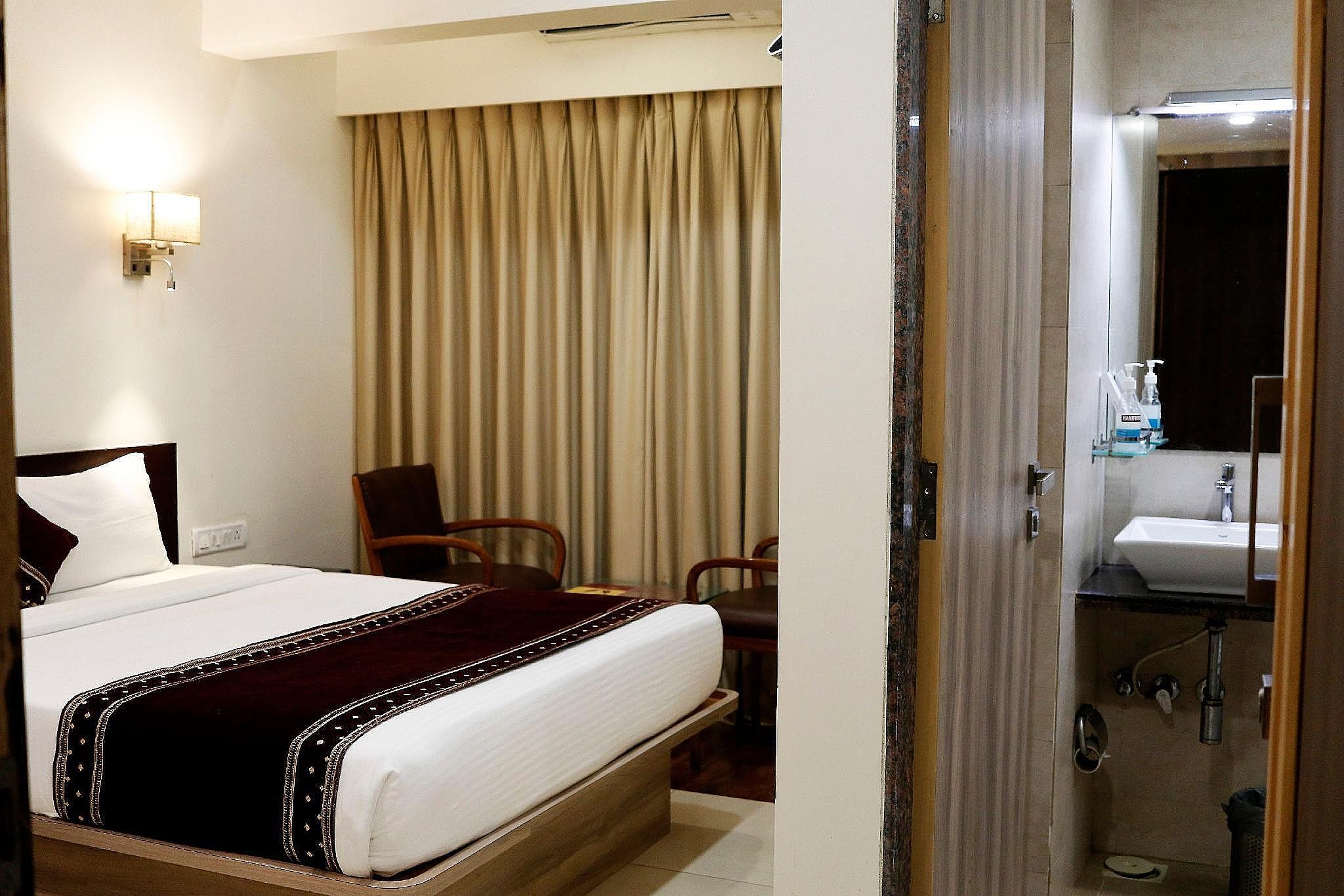 The Myriad Business Hotels And Restaurants Deluxe Room Double 3