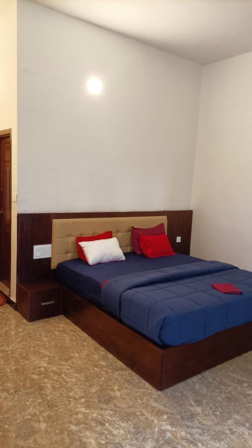 Honey Moon Room