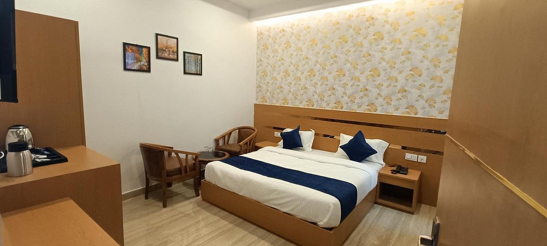 Hotel Royal Casa Lucknow Deluxe Room 4