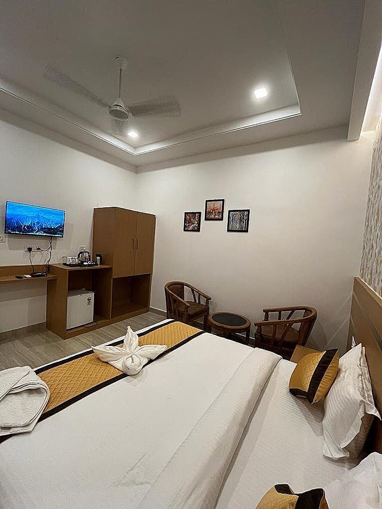 Hotel Royal Casa Lucknow Deluxe Room 7