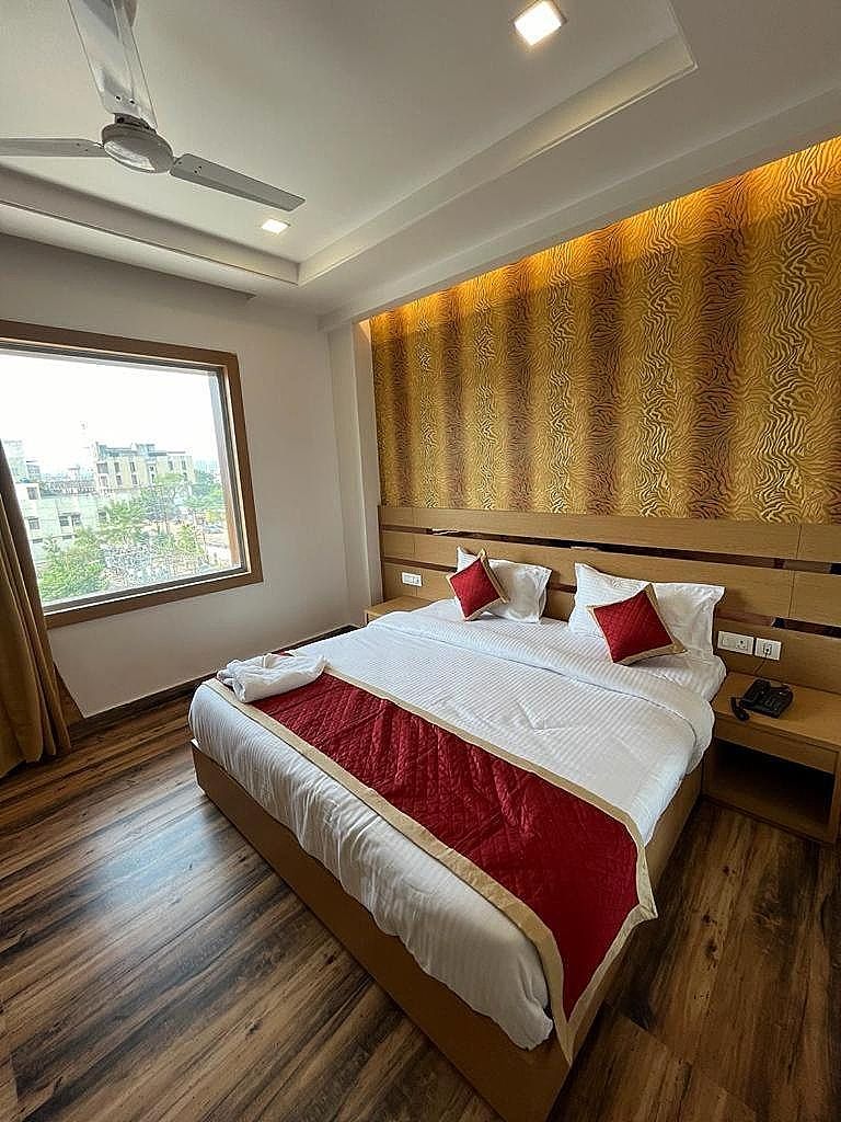 Hotel Royal Casa Lucknow Deluxe Room