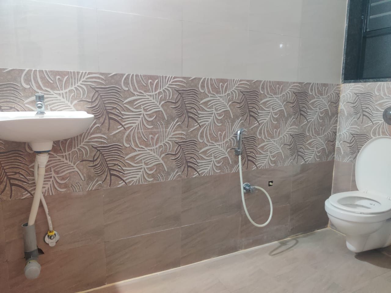 HOTEL HARIRAM TOWER AC DELUXE ROOM 3