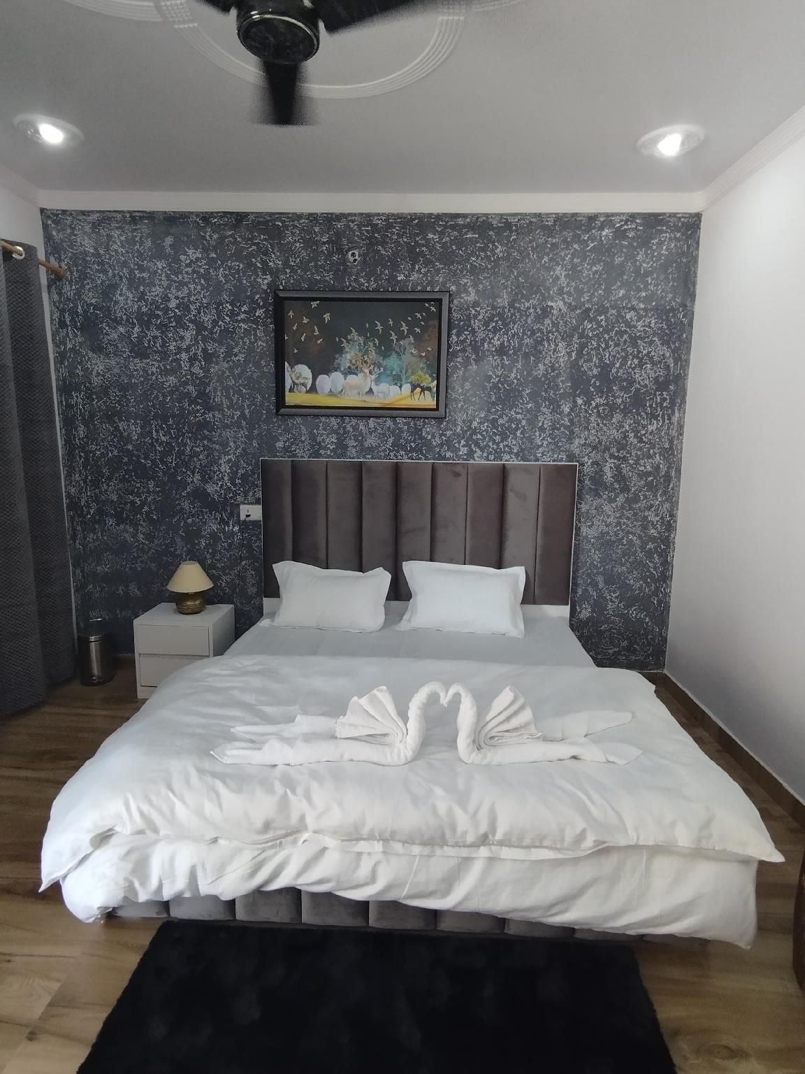 Deluxe Mountain View King Room