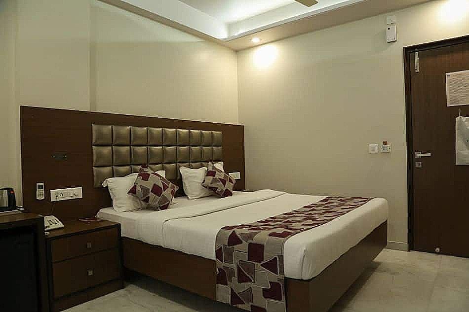 The Majestic Manor Standard Room (Queen Bed) 4