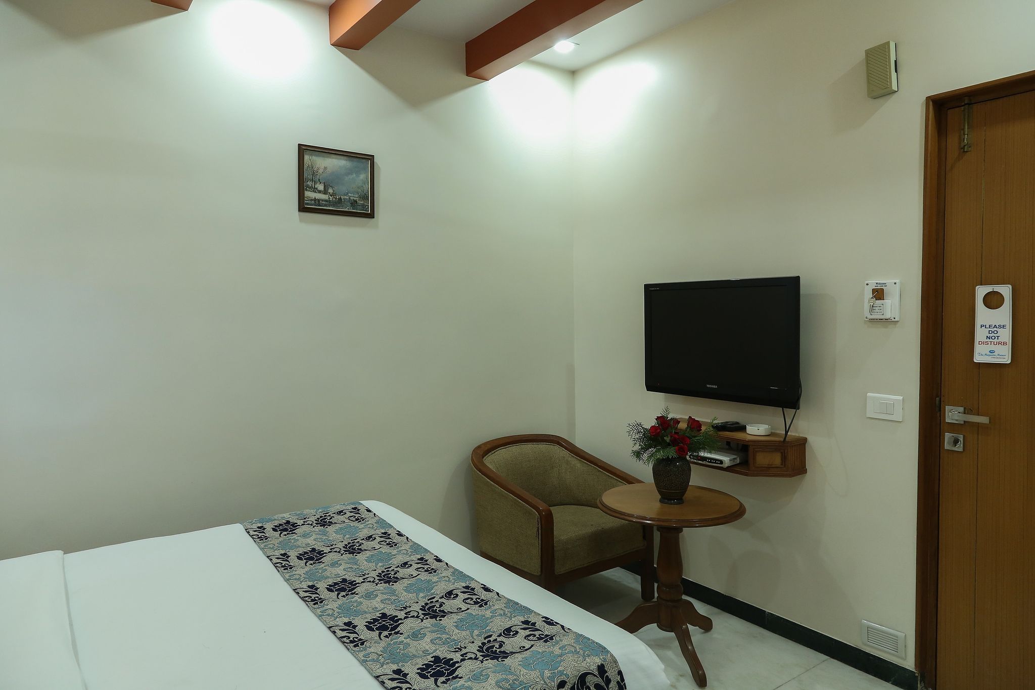 The Majestic Manor Standard Room (Queen Bed) 6