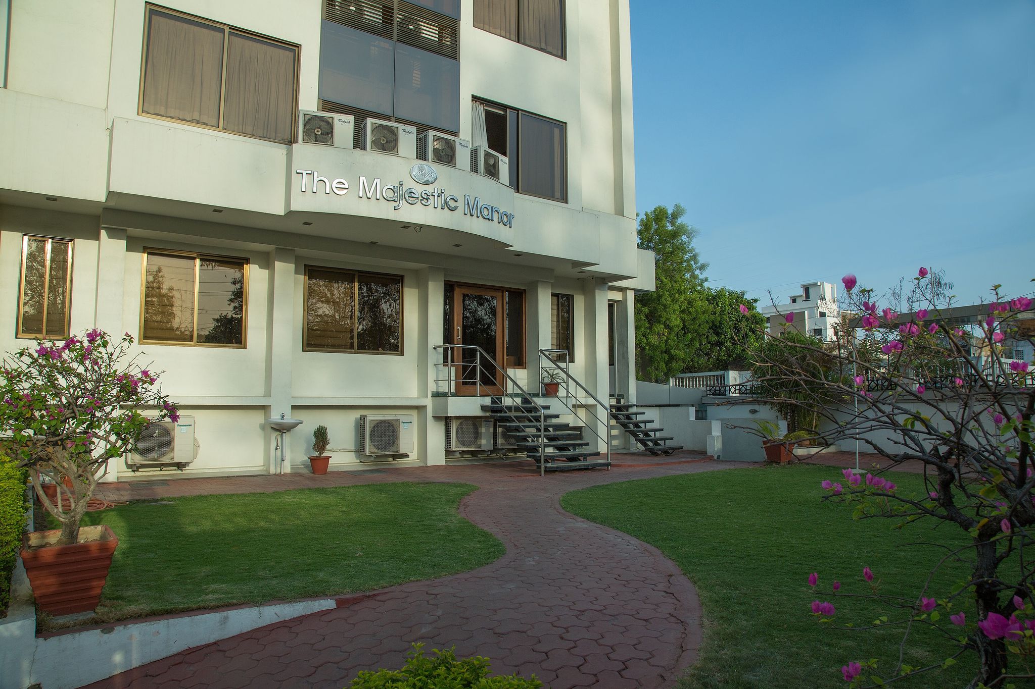 undefined The Majestic Manor 9